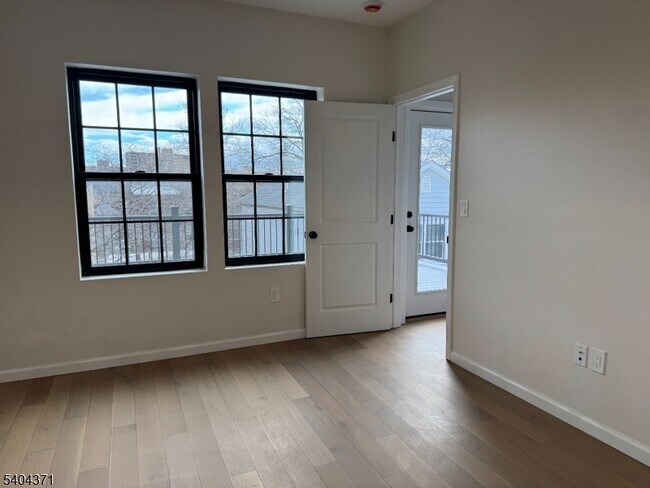 Building Photo - 188 Heckel St