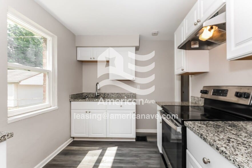 Building Photo - 526 Harriet St