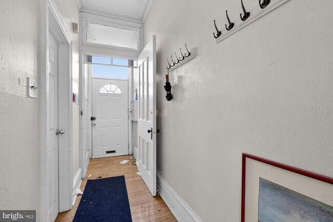 Primary Photo - 4058 Irving St