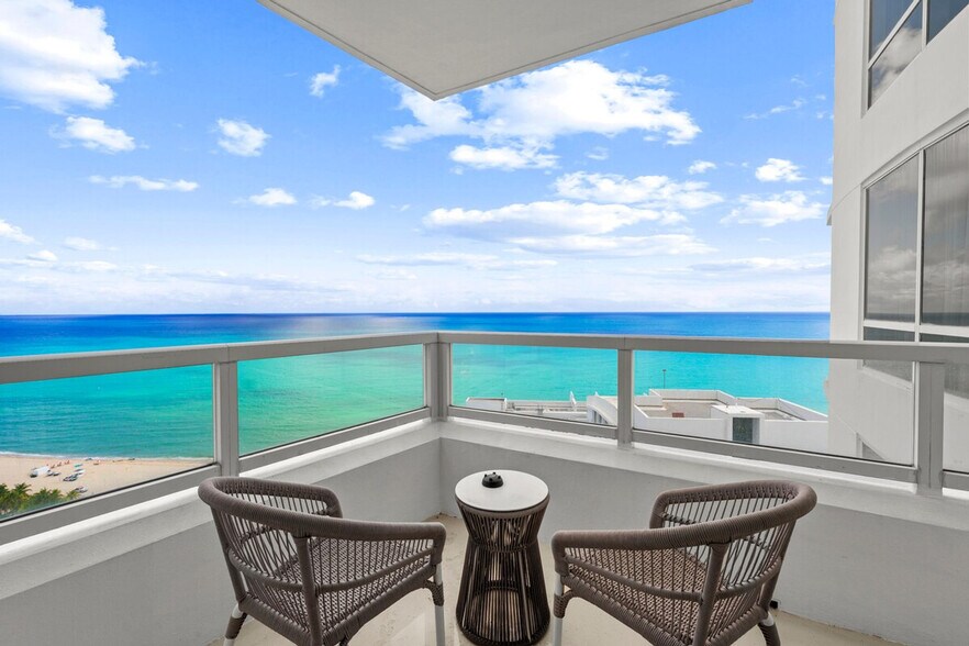 Building Photo - 4343 Collins Ave