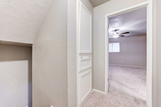 Building Photo - Cute Townhouse in the Heart of Norman, just minutes from OU!