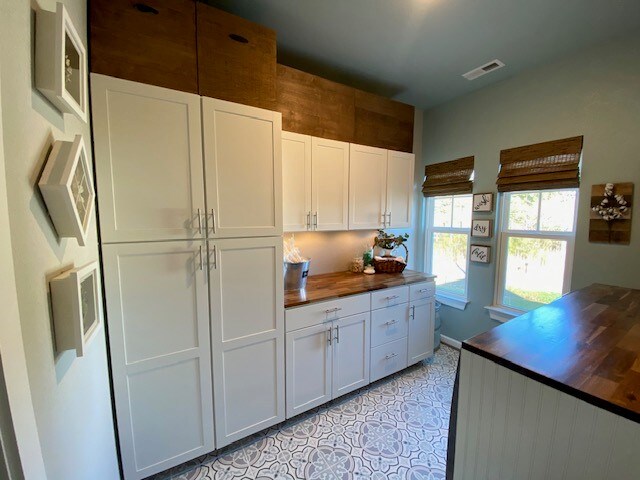 Building Photo - 1741 Rockwood Dr