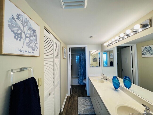 Building Photo - 8880 S Ocean Dr