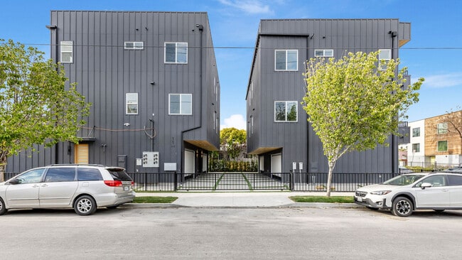 Building Photo - 603 N Harvard Blvd