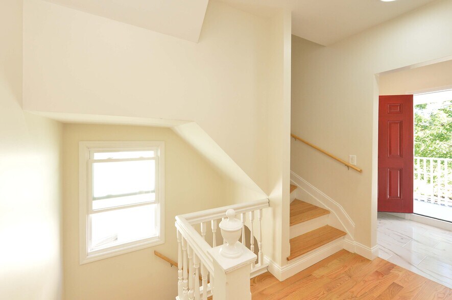 Building Photo - 309 Academy St
