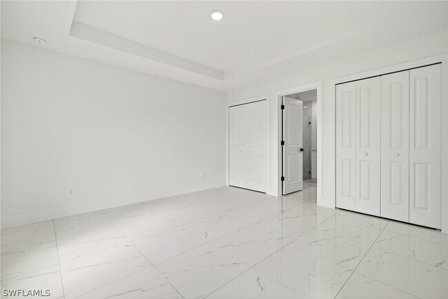 Building Photo - 1108 Eauclaire St E