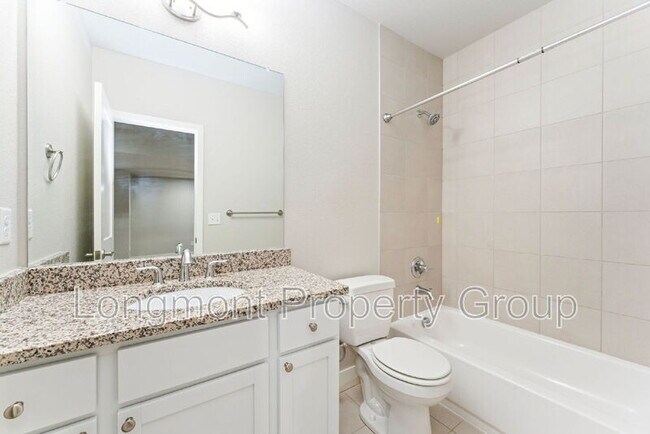 Building Photo - 1303 S Oak Ct.