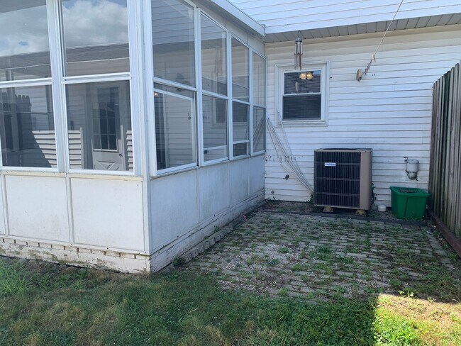 Building Photo - CONTRACT PENDING!!Spacious 2-story, 3 bed/...