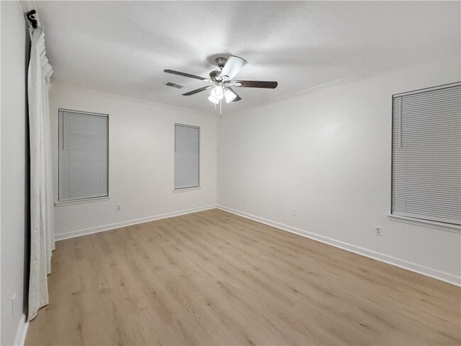 Building Photo - 10740 Plantation Bridge Dr