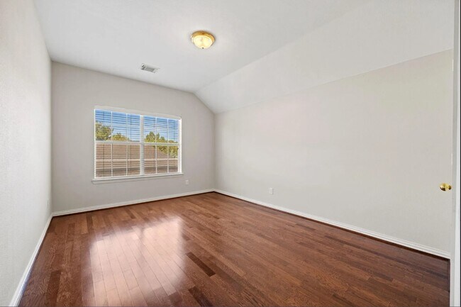 Building Photo - 1605 Berwick Dr