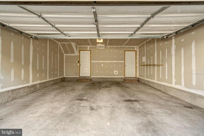 Building Photo - 8932 Dahlgren Ridge Rd