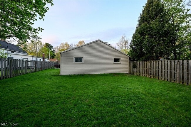 Building Photo - 287 Edgewood Dr