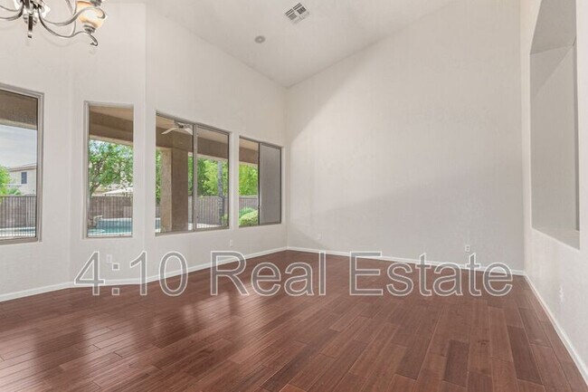 Building Photo - 463 W Canary Way