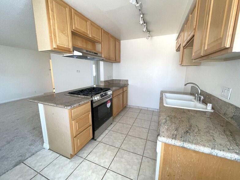Kitchen with Gas Range - 1126 Cypress Ave