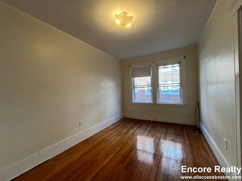 Building Photo - 157 Summer St