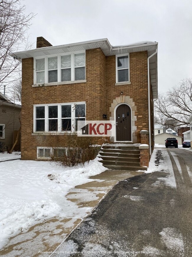 Building Photo - C2 Properties-442 Hickory