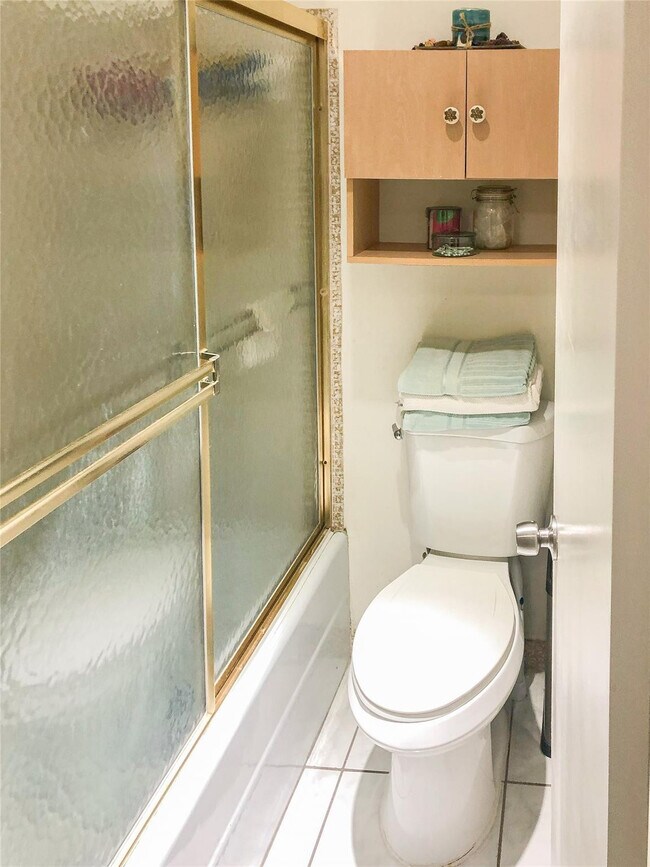 Building Photo - 5614 Hammock Ln