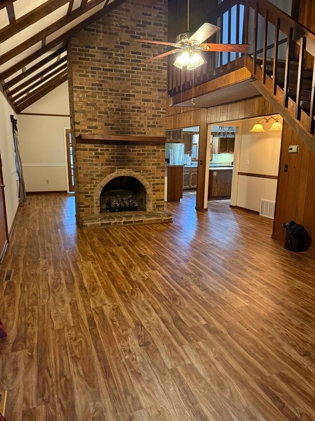 Building Photo - Picturesque country home