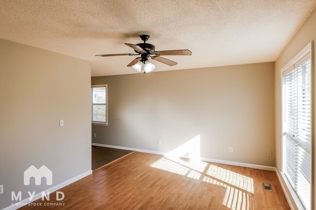 Building Photo - 1017 Mountain Dr