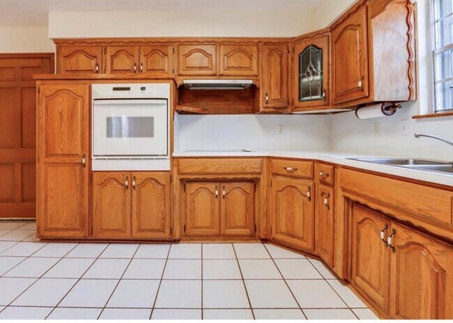 Building Photo - 4325 SE 12th St