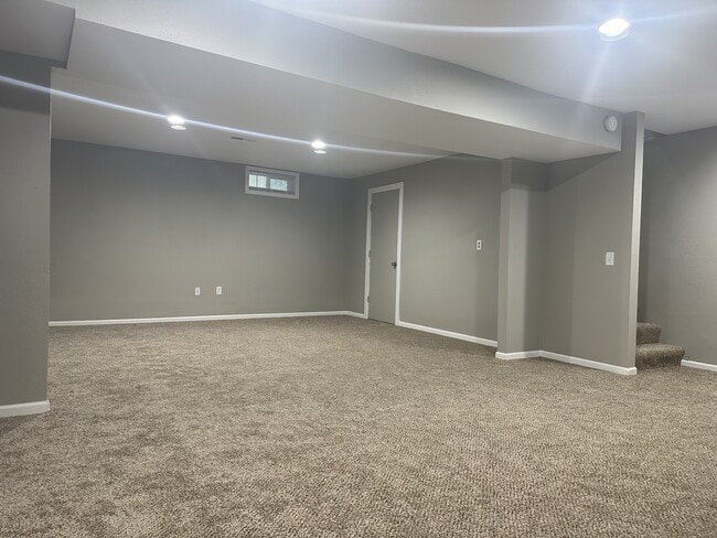 Building Photo - 602 Sara St