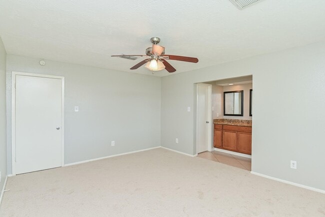 Building Photo - 10019 Overview Dr