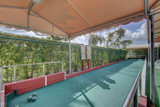 Building Photo - 2401 Del-Aire Blvd