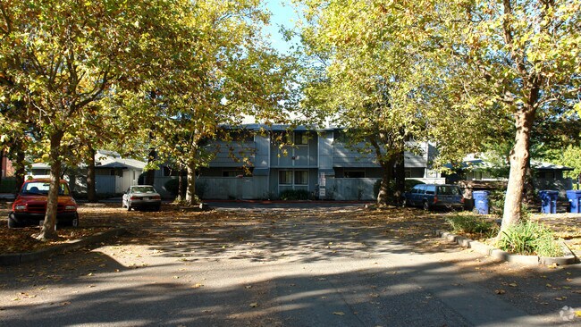 Primary Photo - Rosehill Apartments