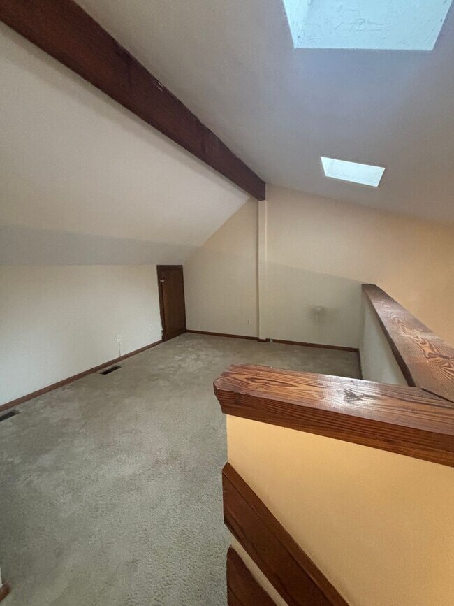 Building Photo - Charming 1 Bedroom 1 Bathroom with a loft!