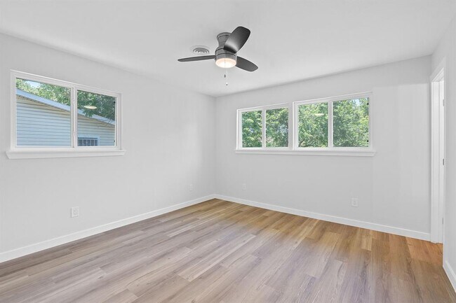 Building Photo - 711 Santa Rosa Dr