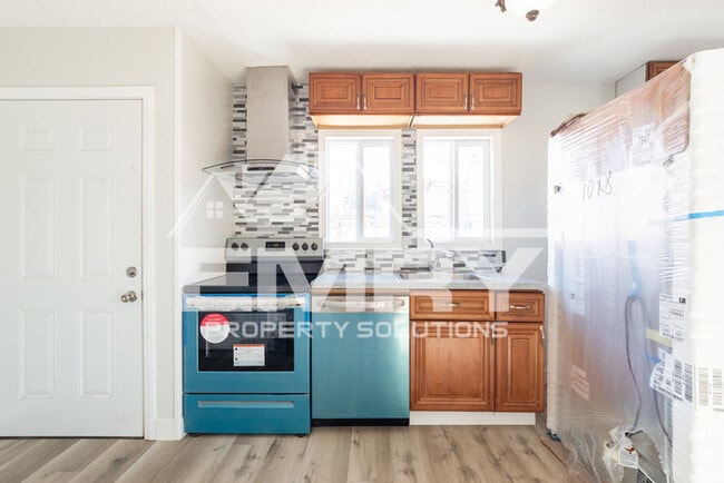 Building Photo - MOVE IN READY 2 BEDROOM 1 BATHROOM HOME IN LYNWOOD CA 90262