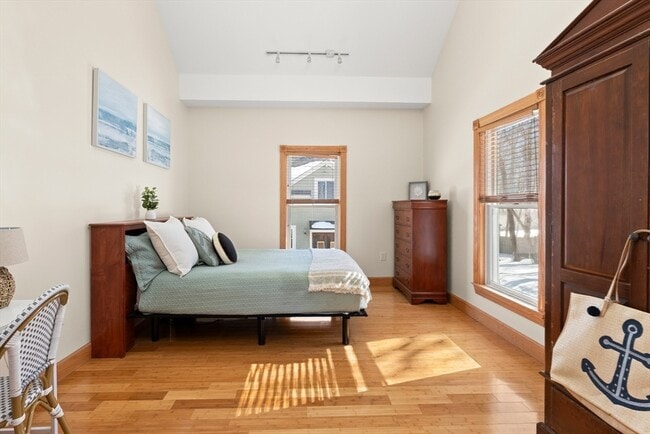 Building Photo - 25 Pleasant St