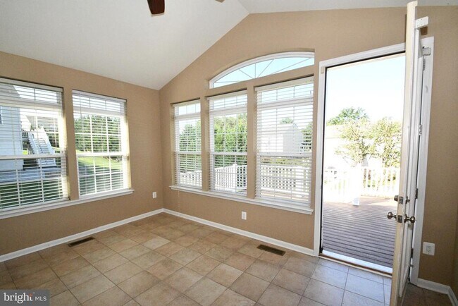 Building Photo - 9 Latham Ln