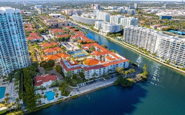 Building Photo - 3255 NE 184th St