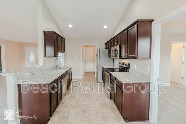 Building Photo - 246 Macarthur Dr