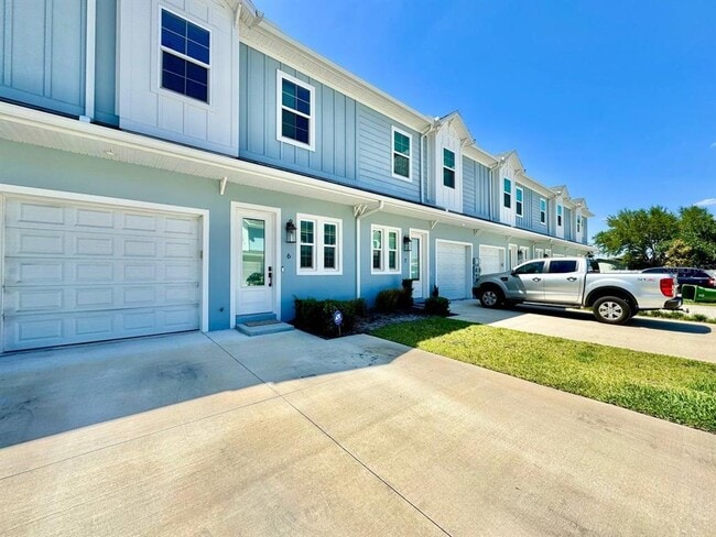 Building Photo - 3722 W Mango Ave