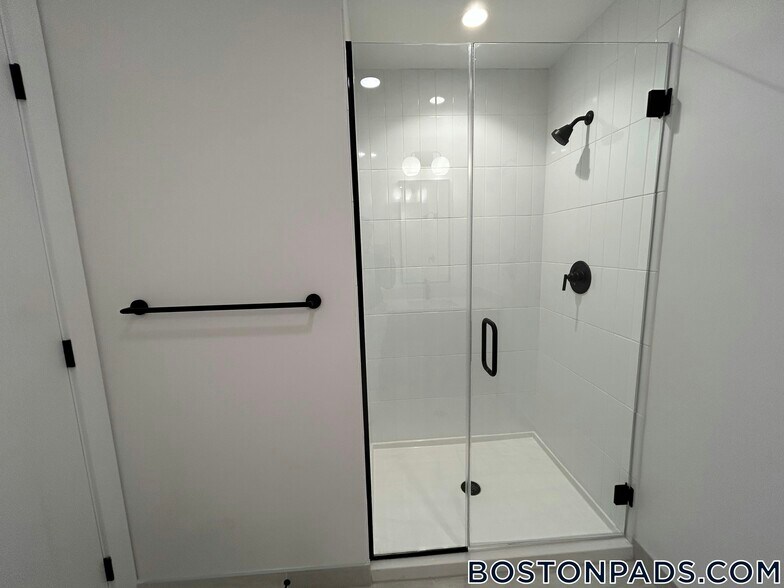 Building Photo - 199 Gardner St