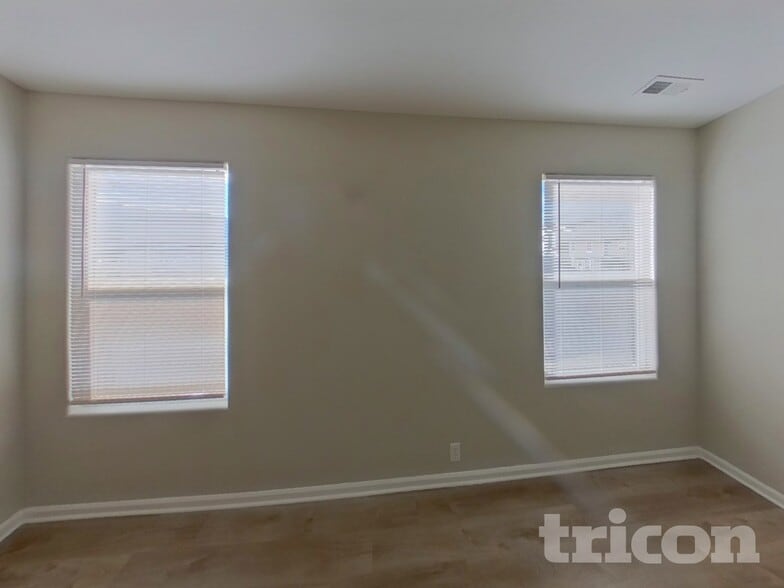 Building Photo - 2050 Creekridge Point