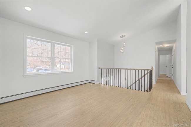 Building Photo - 25 Clinton St