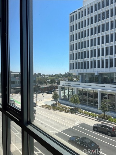 Building Photo - 175 S Lake Ave