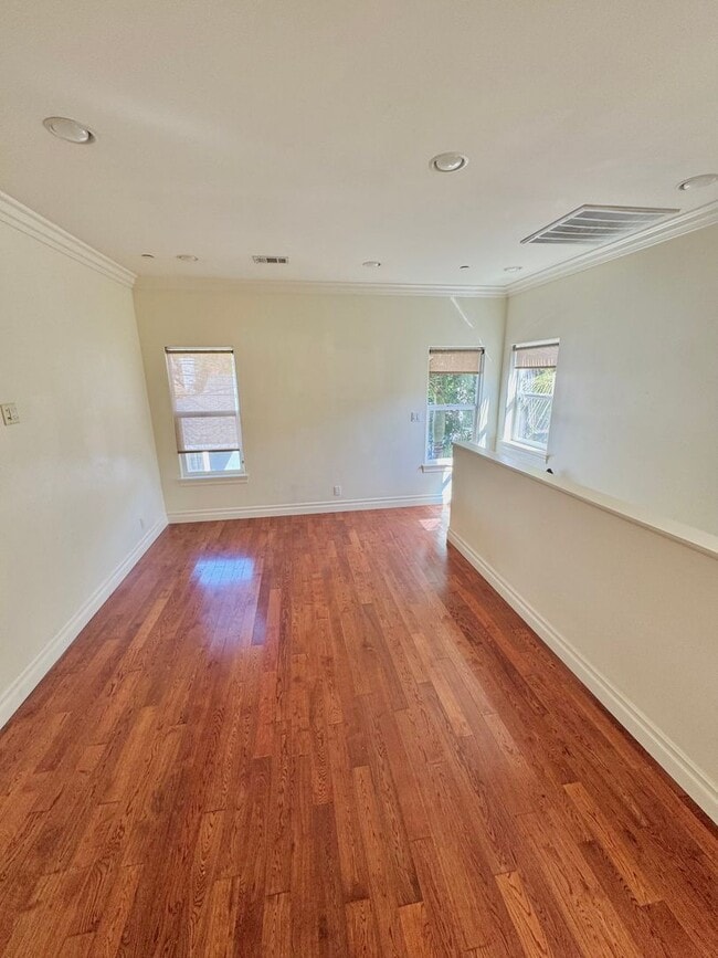 Building Photo - 4034 Madison Ave