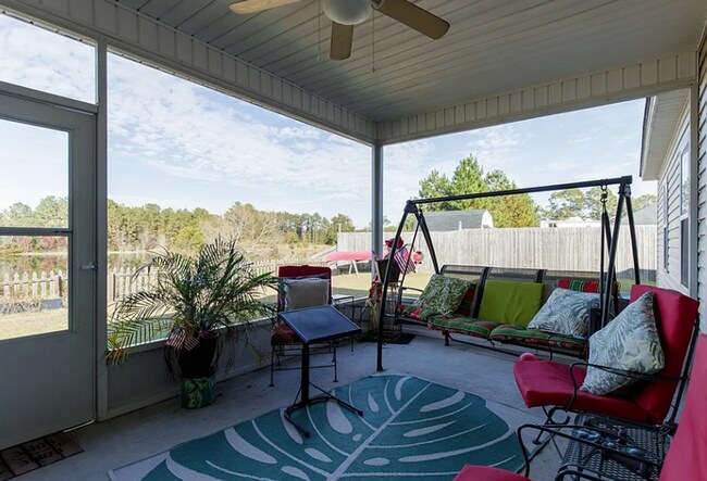 Building Photo - Spacious 3BD/2BA Home in Hahira with Scree...