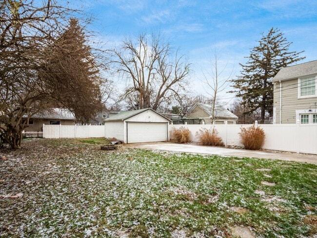 Building Photo - 495 Northview Dr