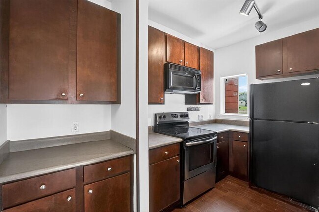 Building Photo - 1901 Crossing Pl