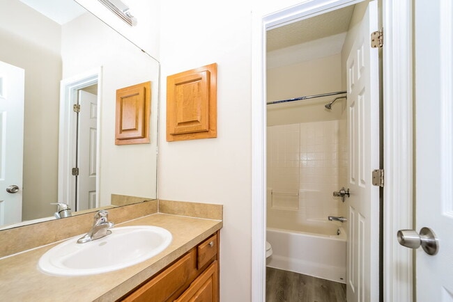 Building Photo - 731 E Red House Branch Rd