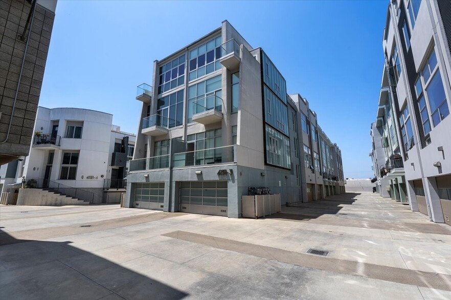 Building Photo - 4151 Redwood Ave