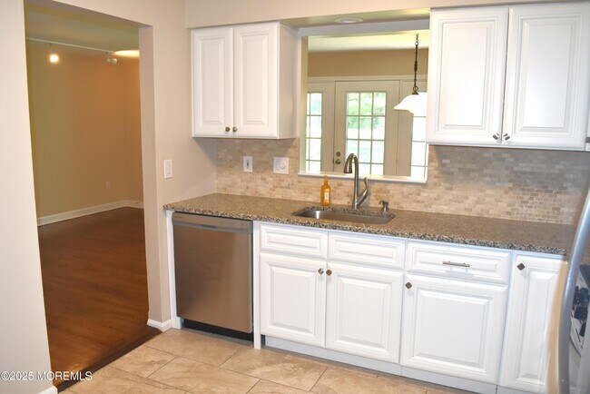 Building Photo - 49 Poplar Pl