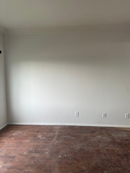 Building Photo - 1101 Laveta Terrace
