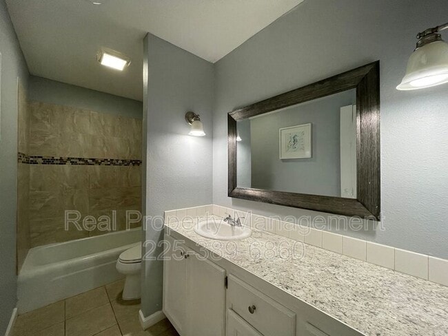 Building Photo - 15482 Patricia Dale Dr