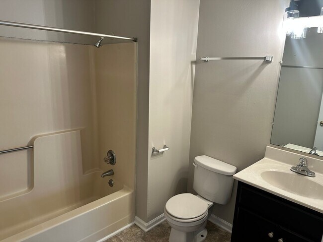 Building Photo - Spacious Two Bedroom Townhome In Kannapolis